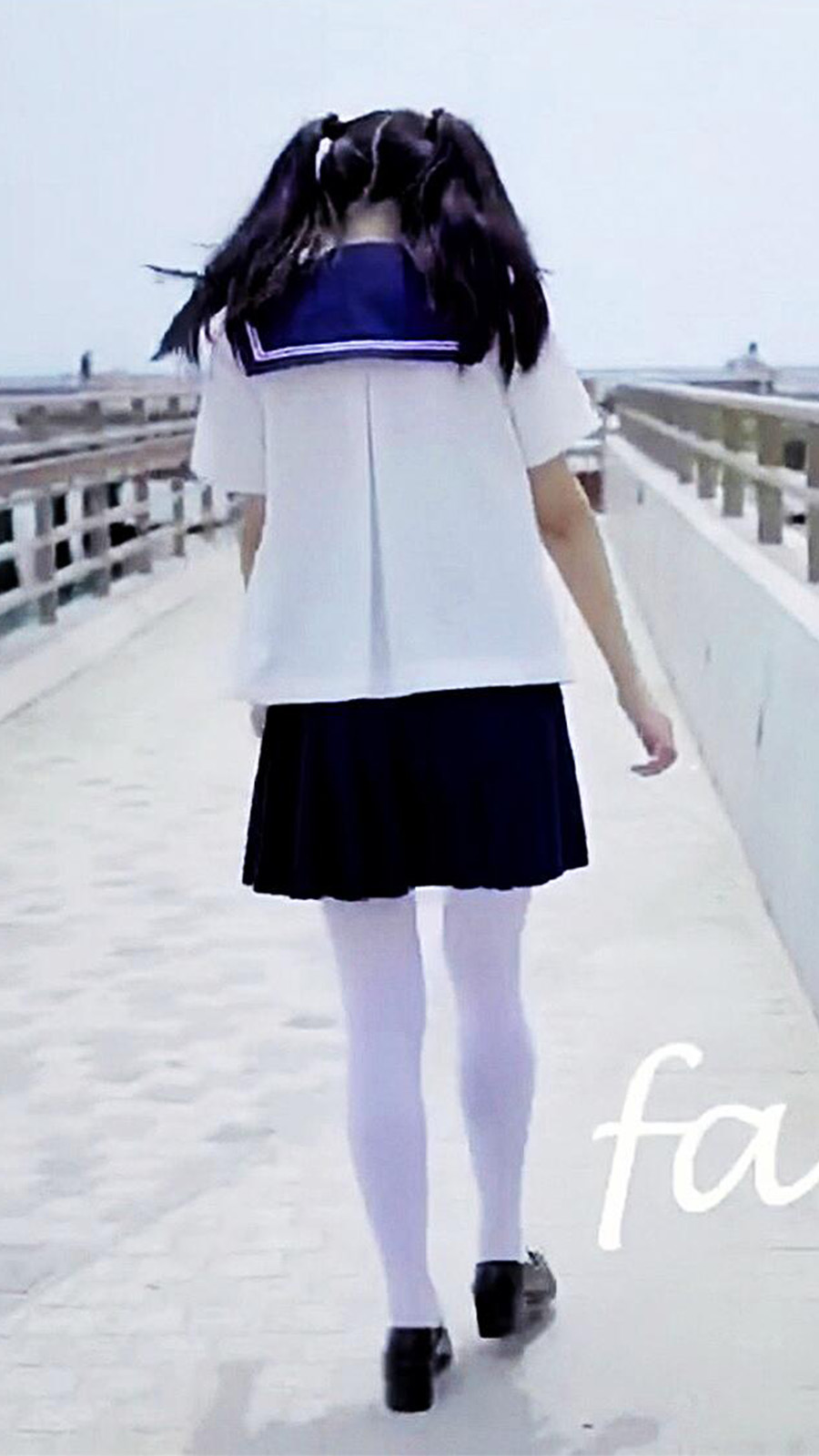 Fariskitten学生制服挑战户外露出