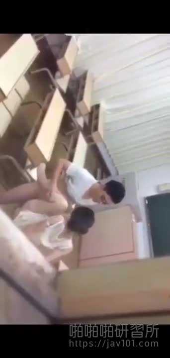 疯传！ 16岁男学生「教室X班主任」片段流出….网：这么优秀 2