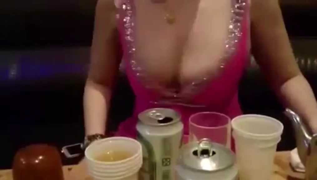 桃园KTV美巨乳 妈妈桑实拍乳摇流出