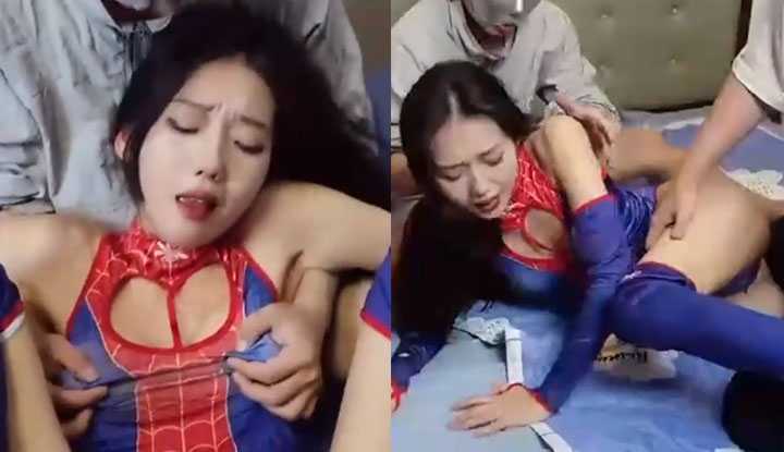 女神模特灵灵化身女超人，为解救朋友被强操轮番凌辱