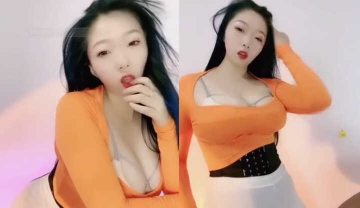 快手爆乳御姐欣妹妹，居家服骚气热舞